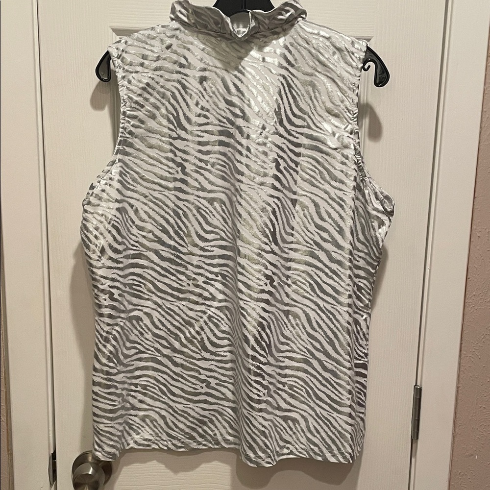 Chic Zebra Pattern Ruffle Blouse - White and Gray - Picture 4 of 6